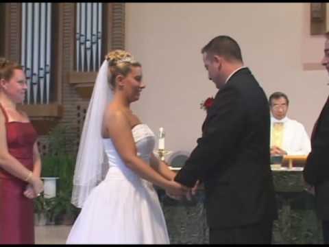 Bruden får en skrattattack när bestmannen gör det här mitt under ceremonin!