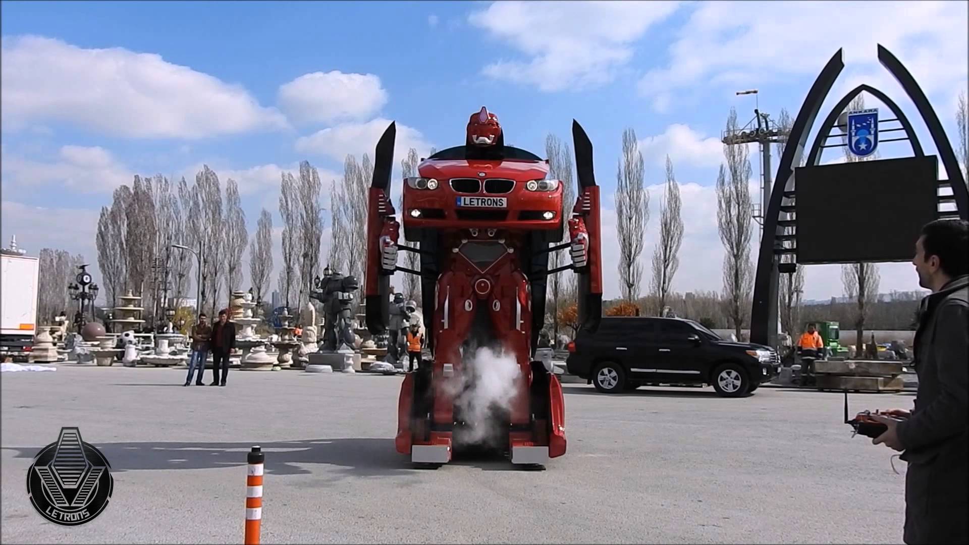 En turkisk ingenjör har gjort en körbar transformers!