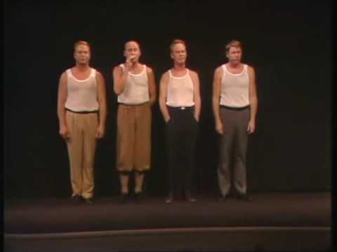 4 män i nätbrynja kliver upp på scenen. Sen sätter de svensk musikhistoria med denna underbara låt!
